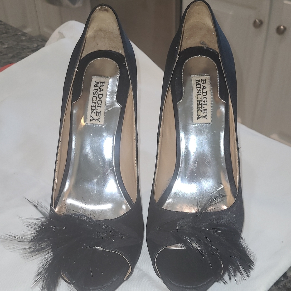 Badgley Mischka Black Feathered Peep Toe Heels